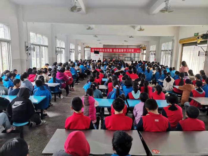 崇阳县司法局开展“营造校园安全氛围，创造温馨学习环境”暨中小学“民法典”释法普法活动
